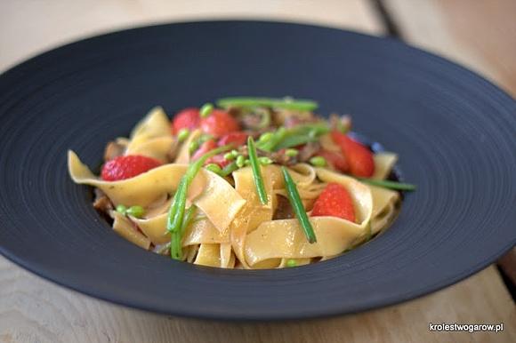 Pappardelle z kaczką i groszkiem cukrowym