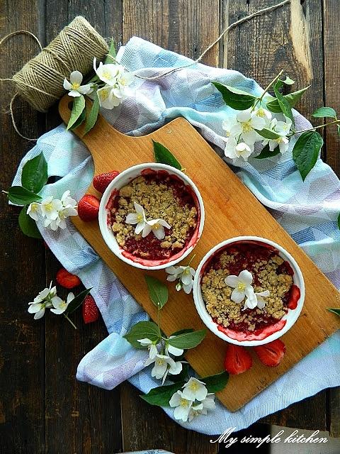 Crumble z truskawkami