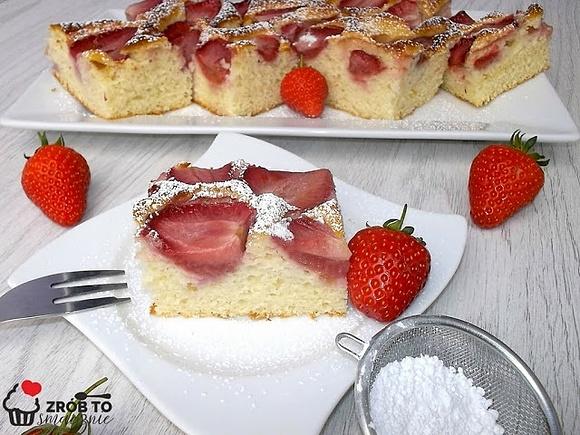 Jogurtowe ciasto z truskawkami