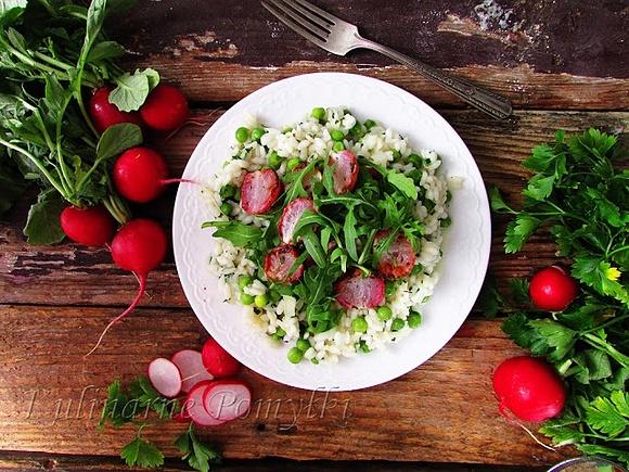 Risotto z zielonym groszkiem i pieczonymi rzodkiewkami