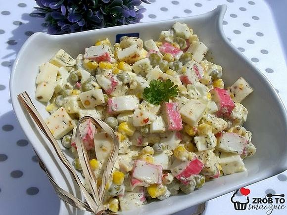 Sałatka z surimi i serem