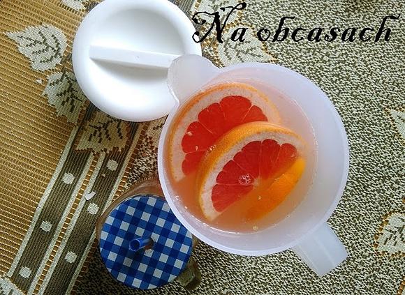 Lemoniada z grejpfrutem i cytryną na upalne dni