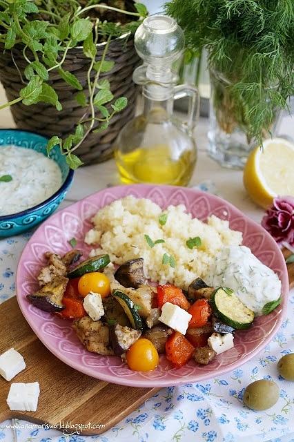 Grillowane warzywa z kurczakiem i kaszą kuskus