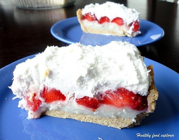 Fit tarta kokosowa z truskawkami