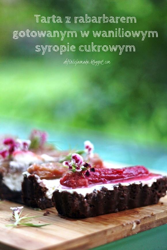 Tarta z rabarbarem i waniliowym syropem cukrowym