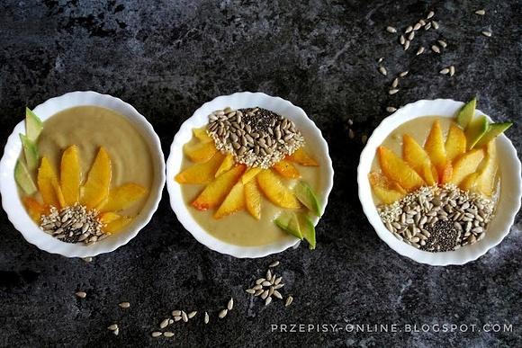 Kremowe smoothie bowl ze słonecznikiem i nasionami