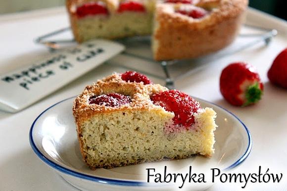 Ciasto kokosowe z truskawkami bez glutenu i laktozy