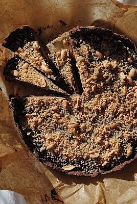 Wegańska tarta z karmelem i czekoladą
