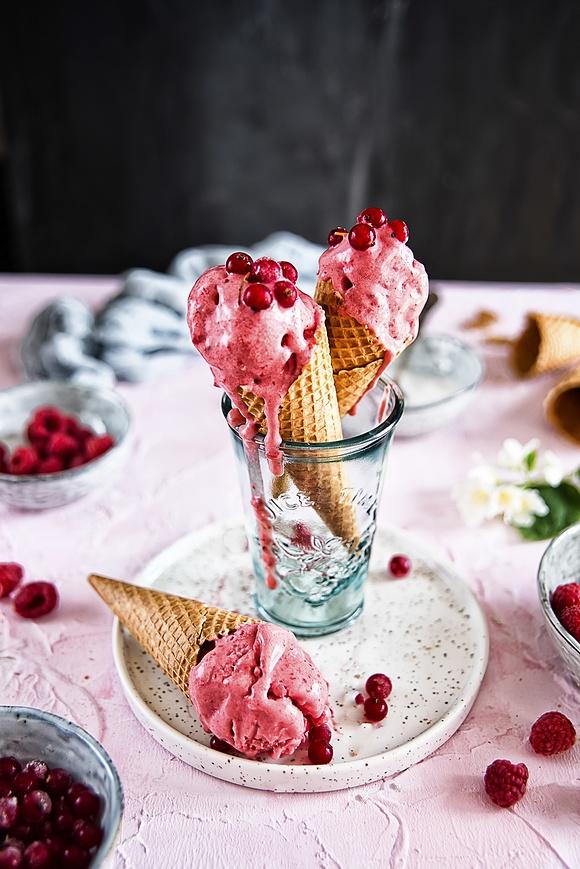 Wegańskie lody porzeczkowo-malinowe