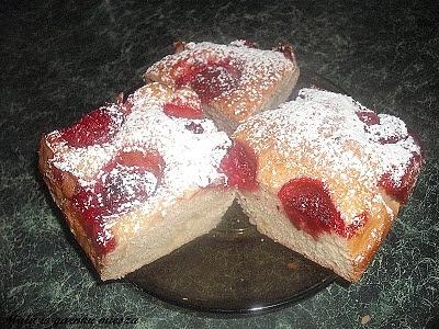 Ciasto z truskawkami i kefirem