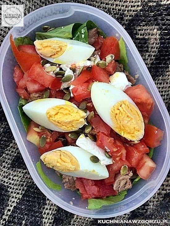 Sałatka z tuńczykiem i jajkiem na twardo – lunch do pracy