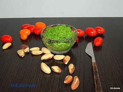 Pesto z liści rzodkiewki z olejem lnianym