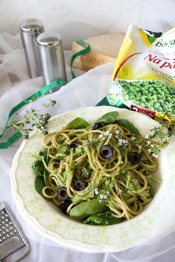 Pełnoziarniste spaghetti z groszkiem i oregano