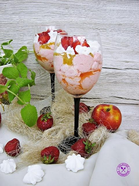 Eton mess z truskawkami i nektarynką