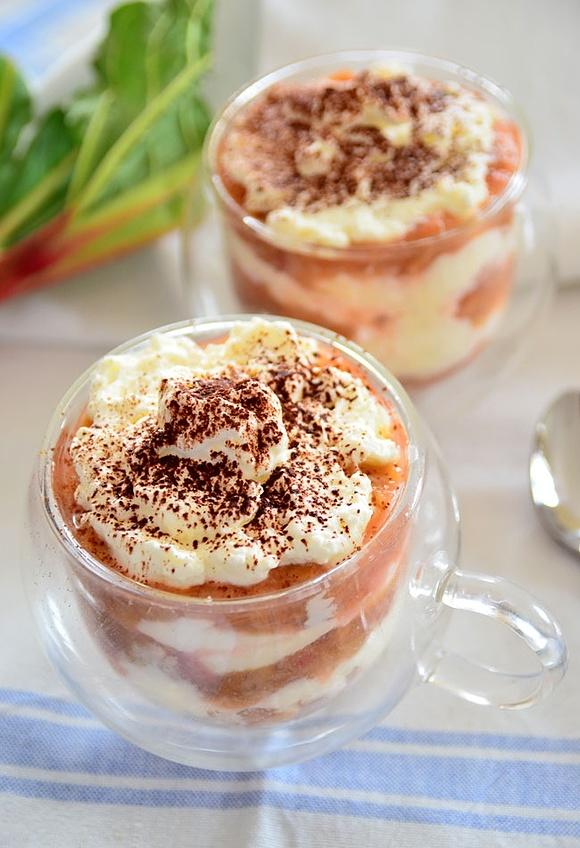 Rabarbarowe tiramisu