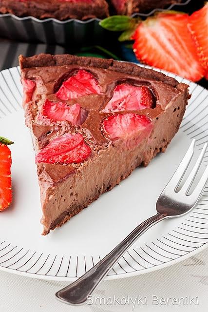 Tarta czekoladowa z truskawkami