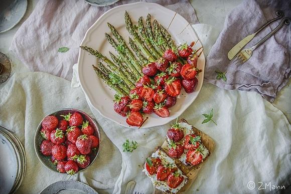 Truskawkowo-szparagowy lunch