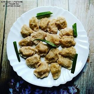 Pierogi żytnie z kapustą, pieczarkami i mięsem
