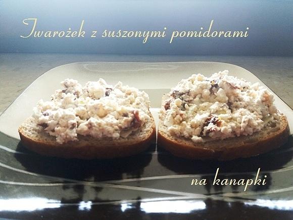 Twarożek z suszonymi pomidorami na kanapki