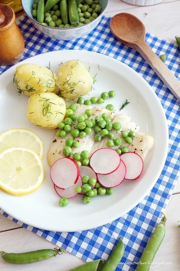 Filet halibuta z młodymi ziemniakami i groszkiem