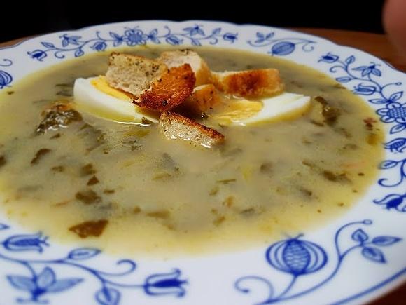 Zupa szczawiowa z liśćmi lub bez, łatwa do przygotowania