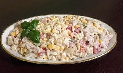 Sałatka z wędzonym kurczakiem