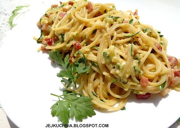 Spaghetti carbonara z cukinią i mascarpone
