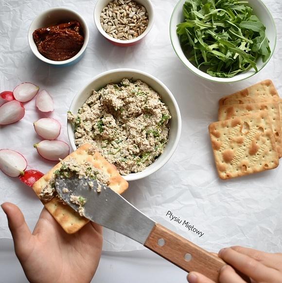 Pasta ze słonecznika i orzechów zaplątanie smaków
