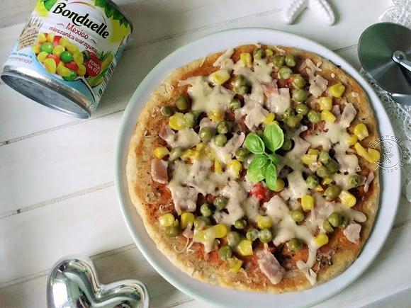 Szybka pizza z warzywami na patelni