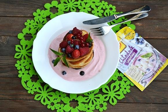 Pancakes z jagodowym chłodnikiem