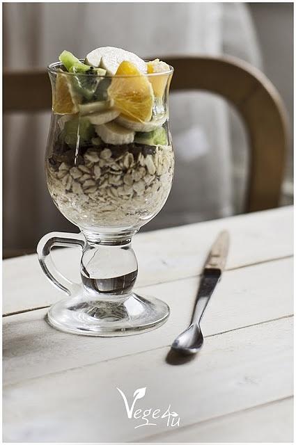 Owocowe musli z nasionami chia