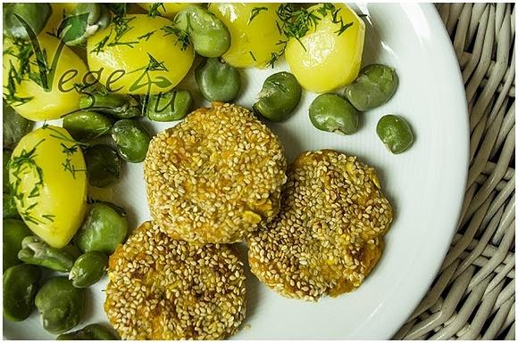 Kotleciki marchewkowe z imbirem curry i sezamem
