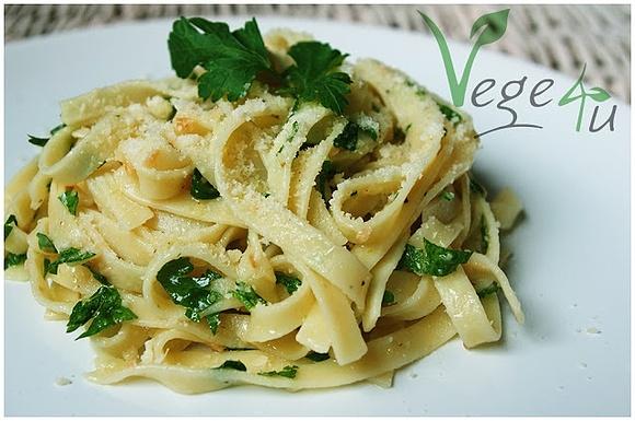 Aglio e Olio - makaron z czosnkiem i pietruszką