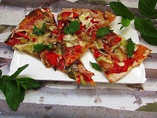 Pizza na mące pszennej razowej