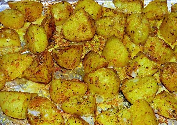 Zapiekane aromatyczne ziemniaczki z parmezanem
