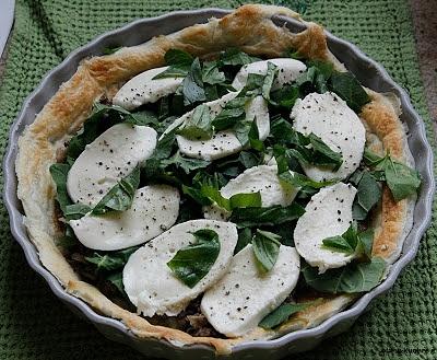 Szybka tarta z pieczarkami i szpinakiem