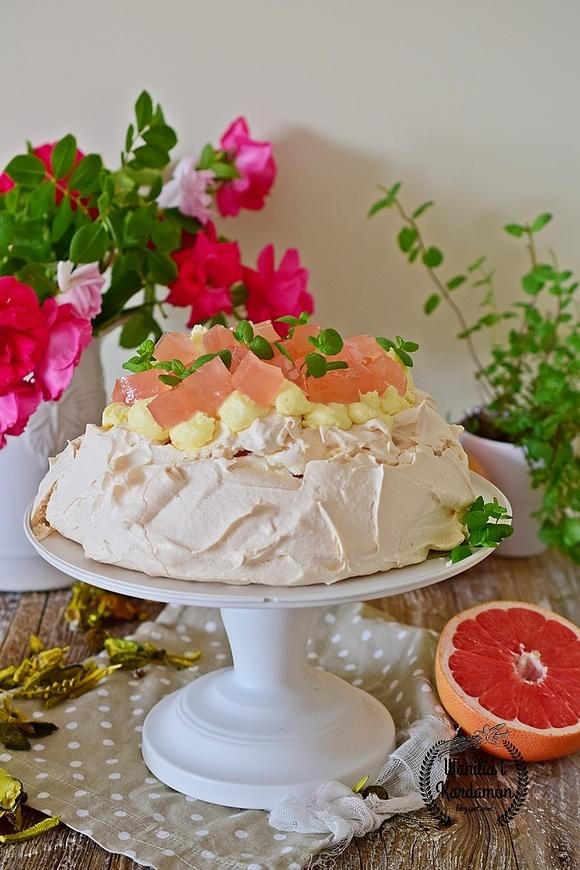 Pavlova z galaretką grejpfrutową