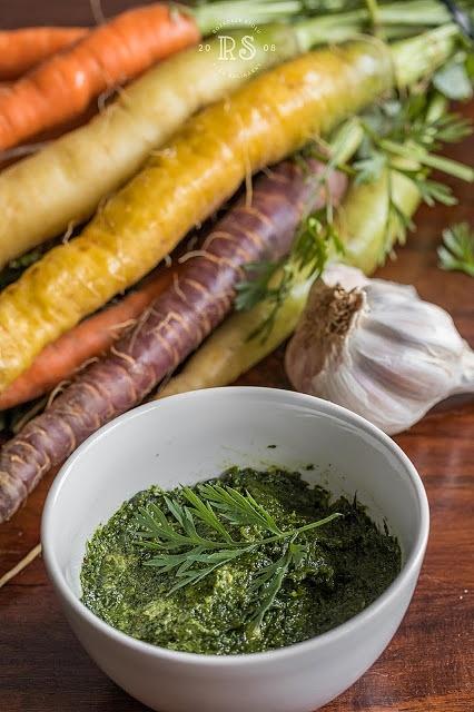 Pesto z liści marchewki