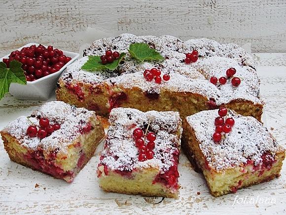Ciasto jogurtowo kokosowe z owocami