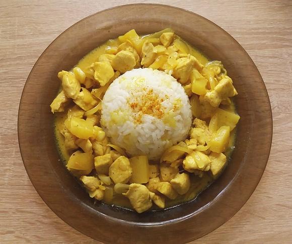 Kurczak curry z ananasem