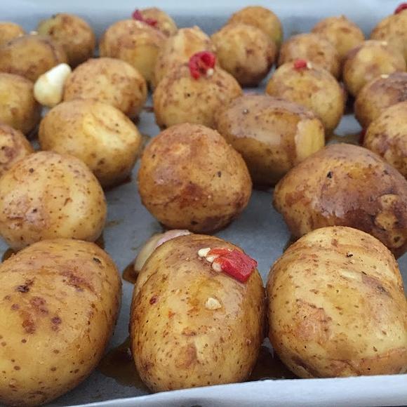Pieczone ziemniaczki – klasyka w nowoczesnym wydaniu