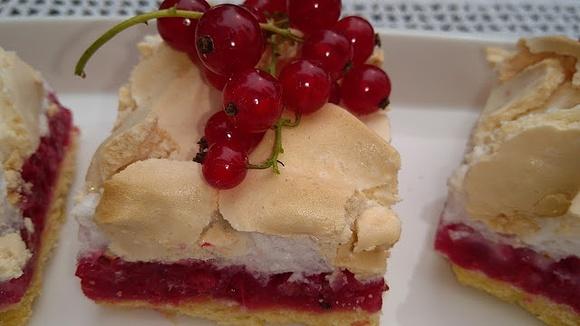 Ciasto kruche z porzeczkami i bezą