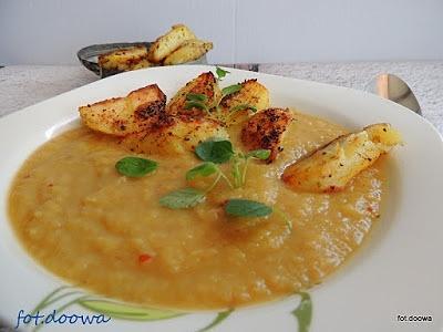 Zupa krem z topinamburu i pasternaku z chrupiącymi ziemniakami