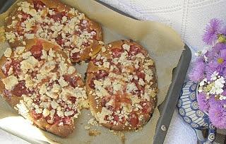 Krucho drożdżowe pizzerinki z truskawkami