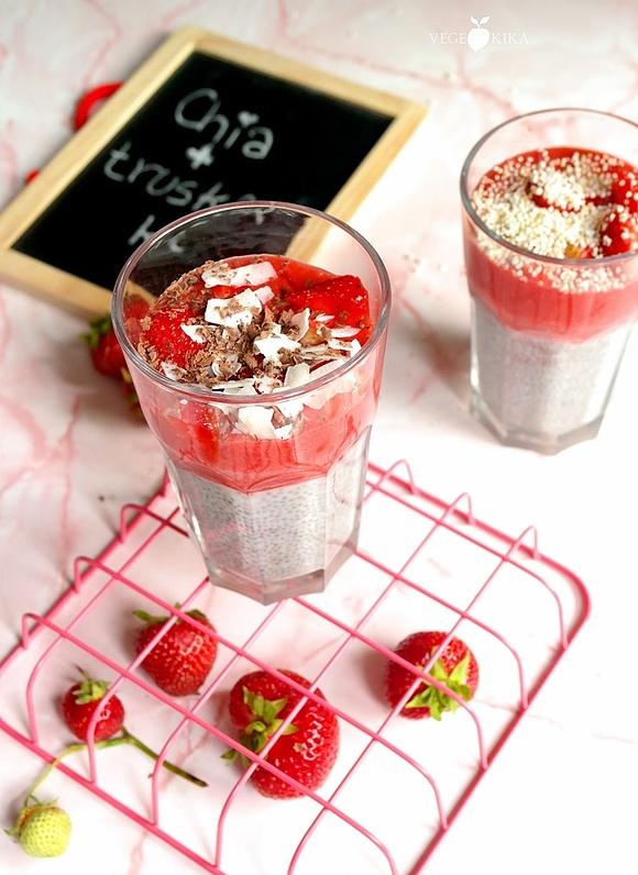 Chia pudding z sosem bananowo-truskawkowym bez cukru
