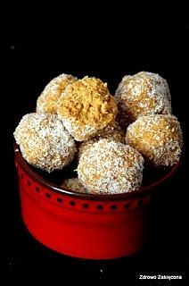 Coconut ladoo - Indyjskie kulki z kokosem i kardamonem, wegańskie, bez pieczenia