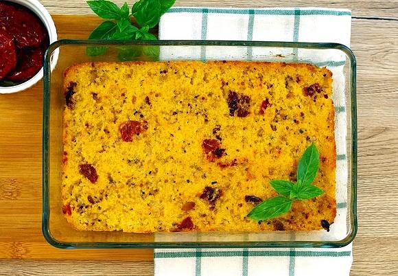 Zapiekanka jaglana z mielonym mięsem i suszonymi pomidorami