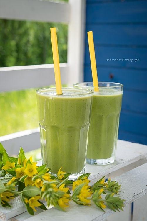 Smoothie z jarmużu bananem i kiwi
