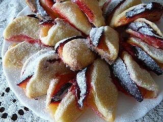 Składane ciasteczka ze śliwkami