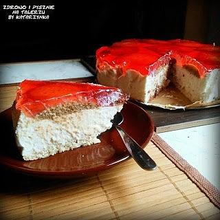 Sernik z kawałkami czekolady i kawą bez pieczenia